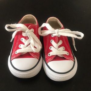 Converse low top Toddler size 4. Red.